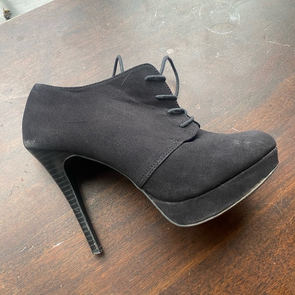 Spring tie up booties - Picture 1 of 4